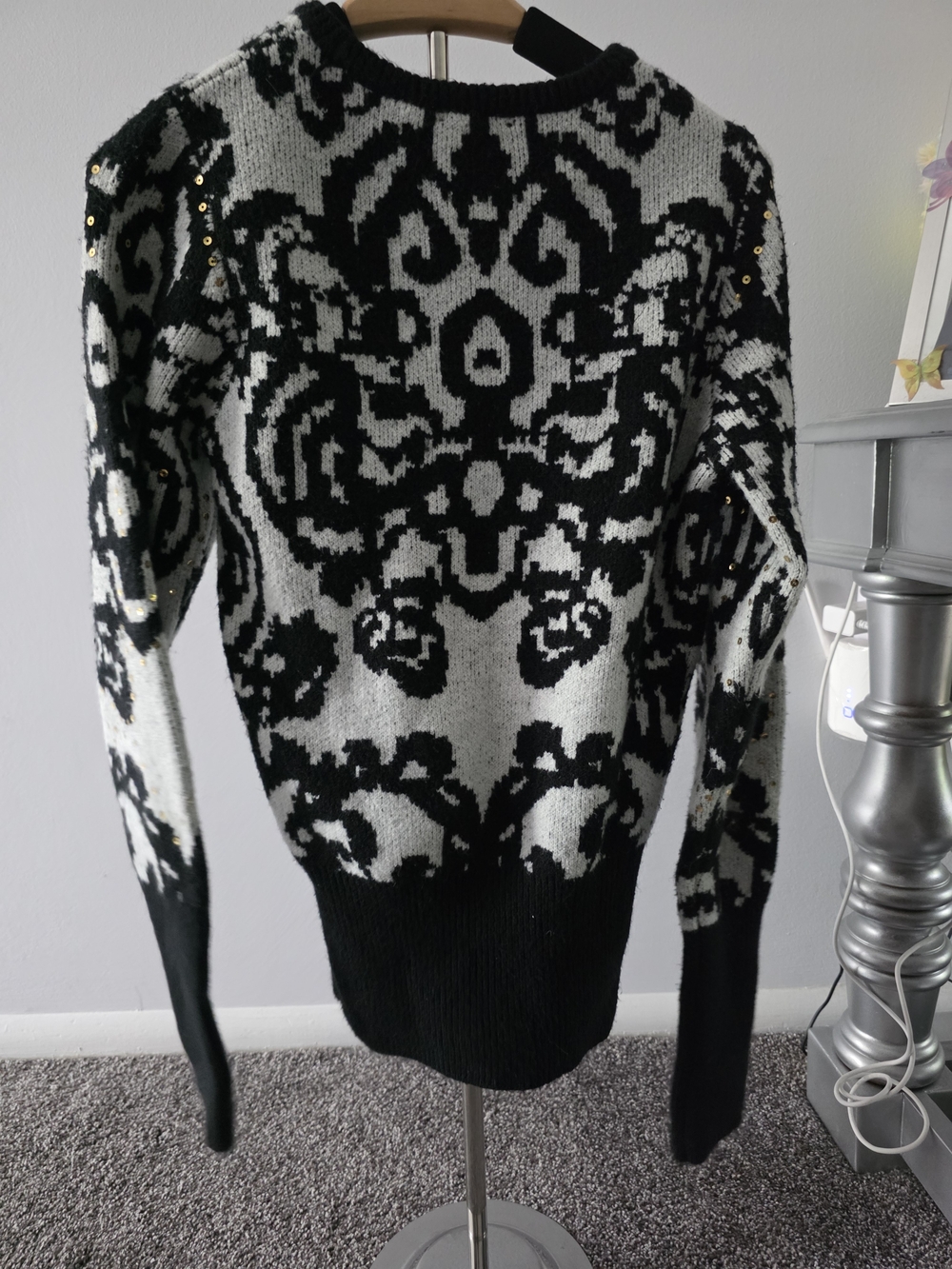 VENUS Black and White Patterned Crew Neck Sweater